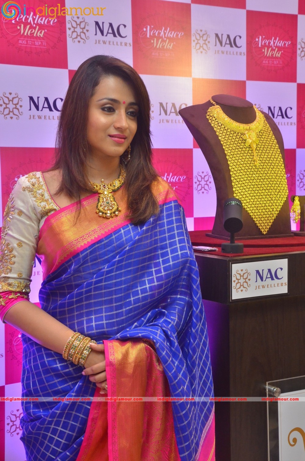 Trisha Inaugurates NAC Jewellers Necklace Mela Event hd photo