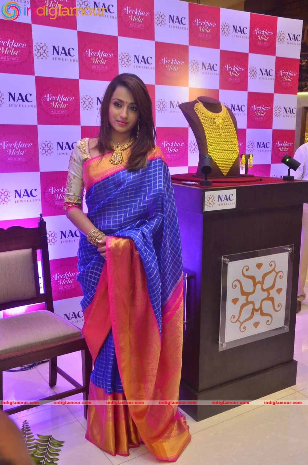 Trisha Inaugurates NAC Jewellers Necklace Mela Event hd photo