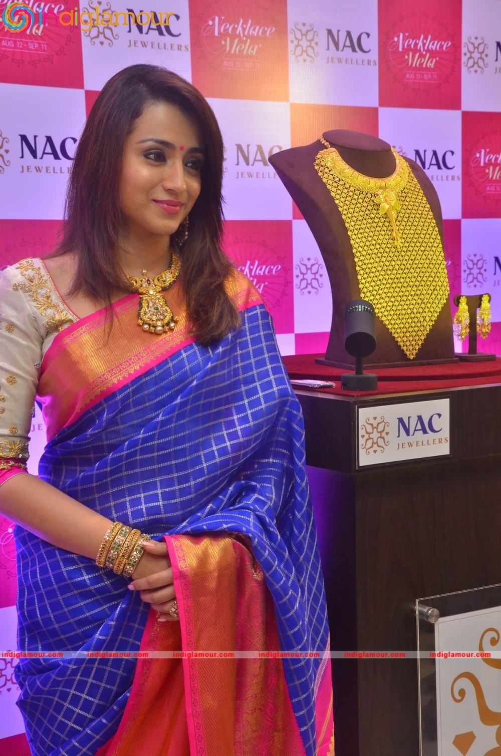 Trisha Inaugurates NAC Jewellers Necklace Mela Event hd photo