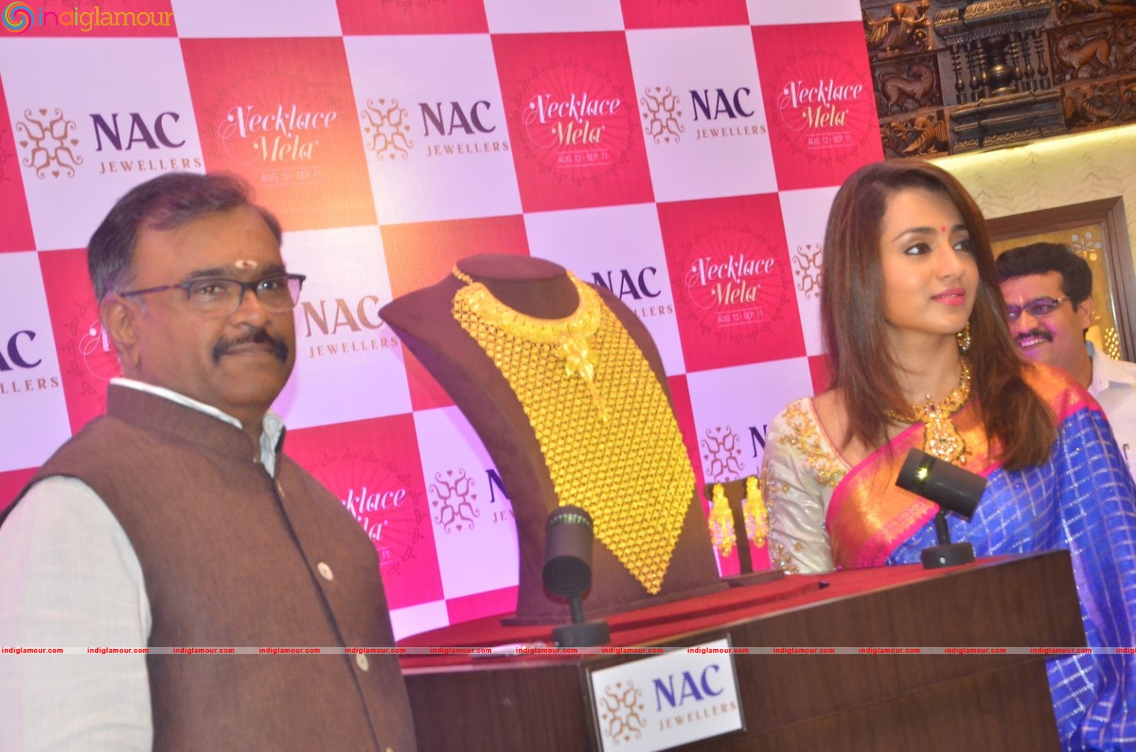 Trisha Inaugurates NAC Jewellers Necklace Mela Event hd photo