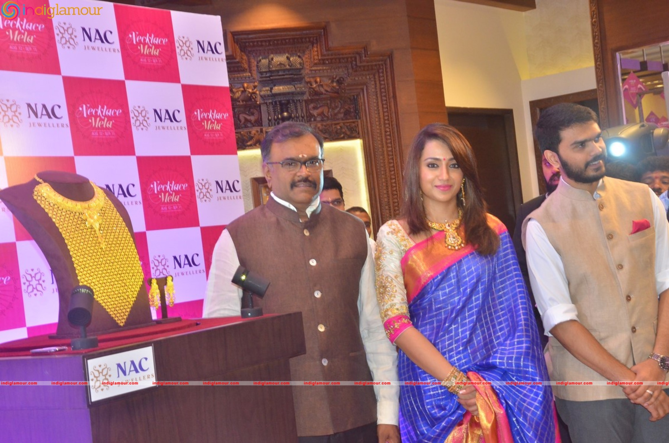 Trisha Inaugurates NAC Jewellers Necklace Mela Event hd photo