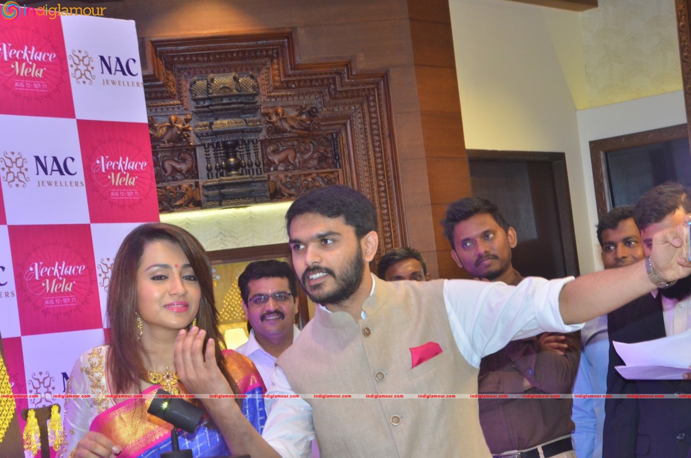 Trisha Inaugurates NAC Jewellers Necklace Mela Event hd photo