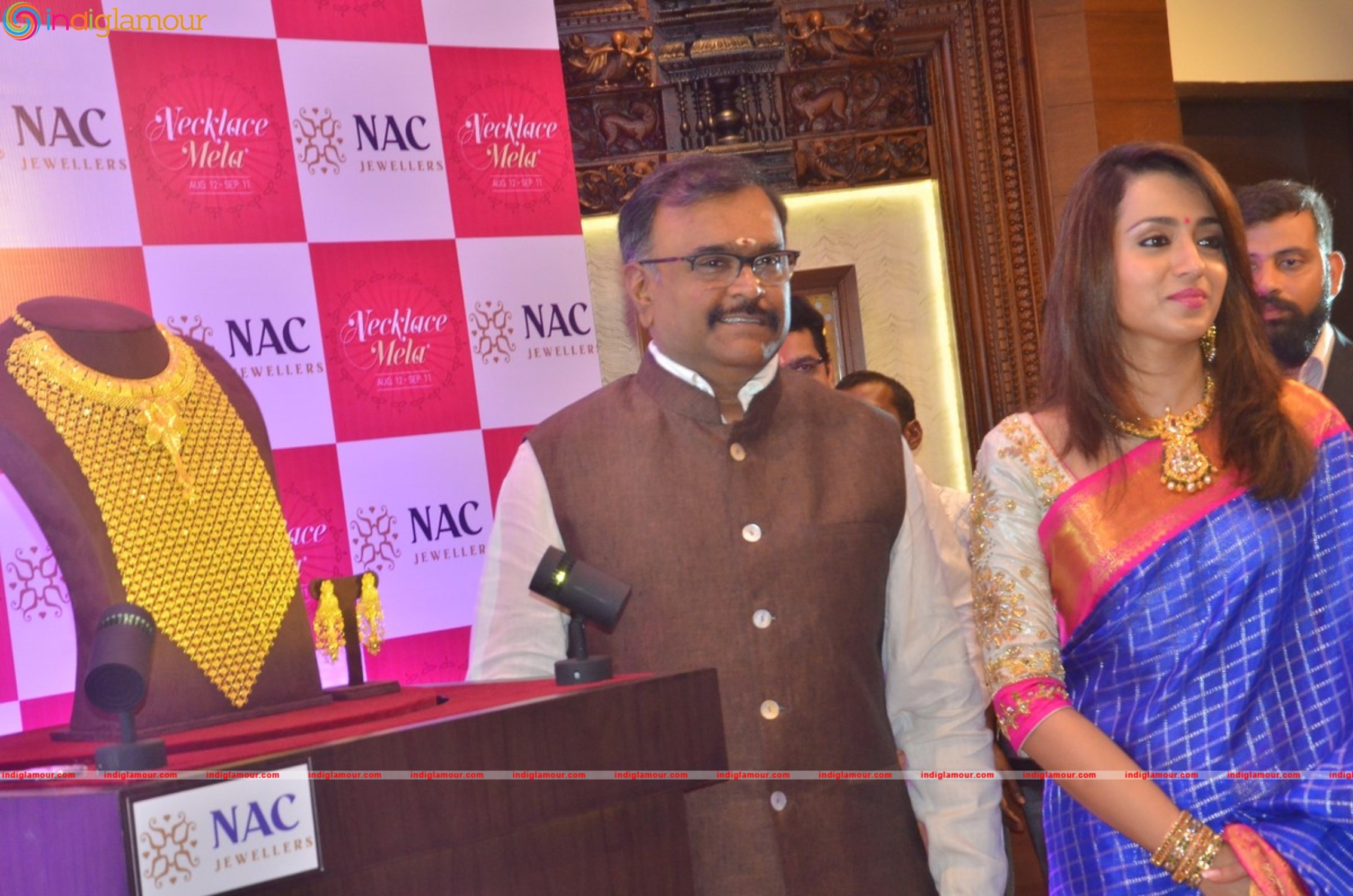 Trisha Inaugurates NAC Jewellers Necklace Mela Event hd photo