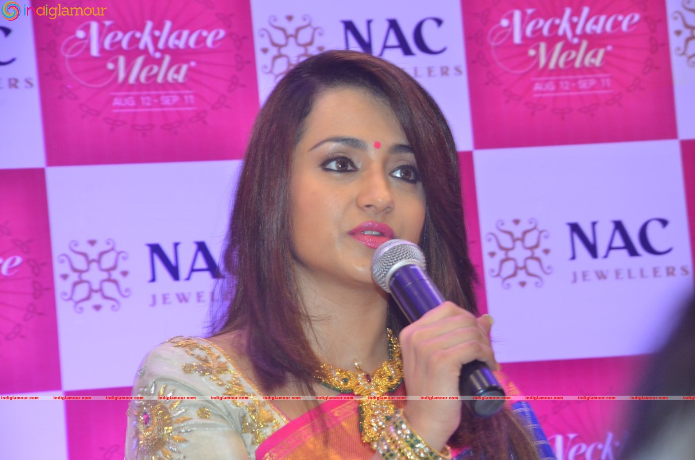Trisha Inaugurates NAC Jewellers Necklace Mela Event hd photo
