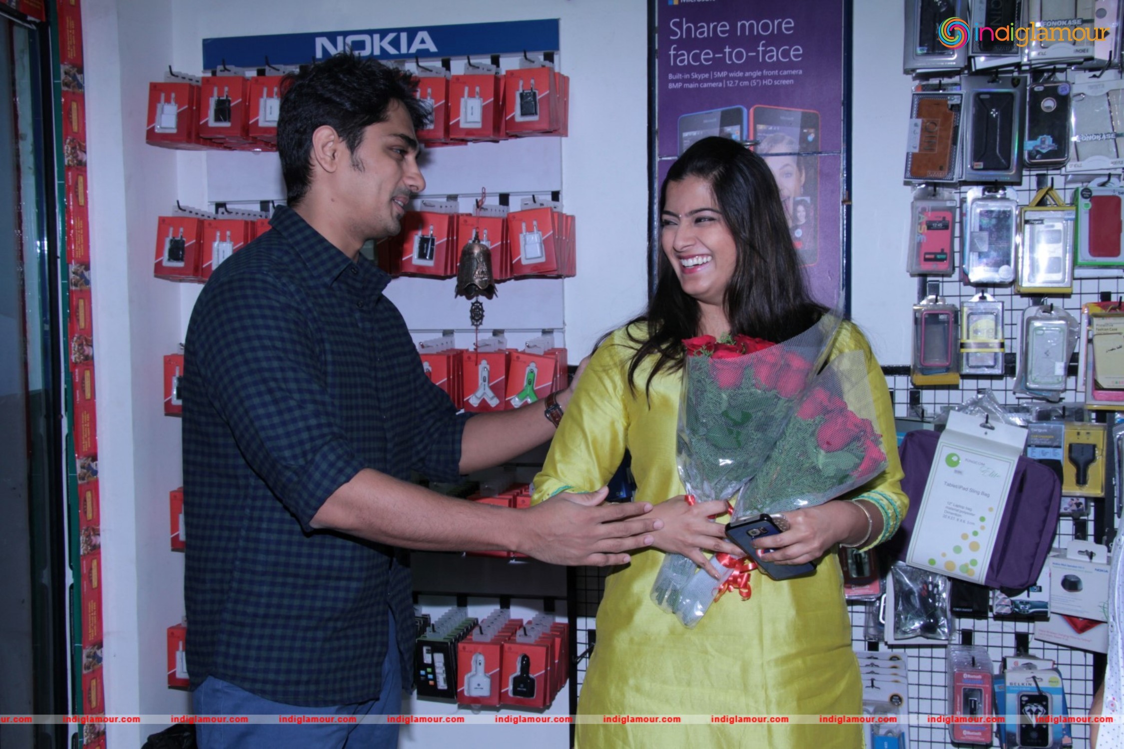 Siddharth and Varalakshmi Experiencing True4G On LYF Phones Event hd photo