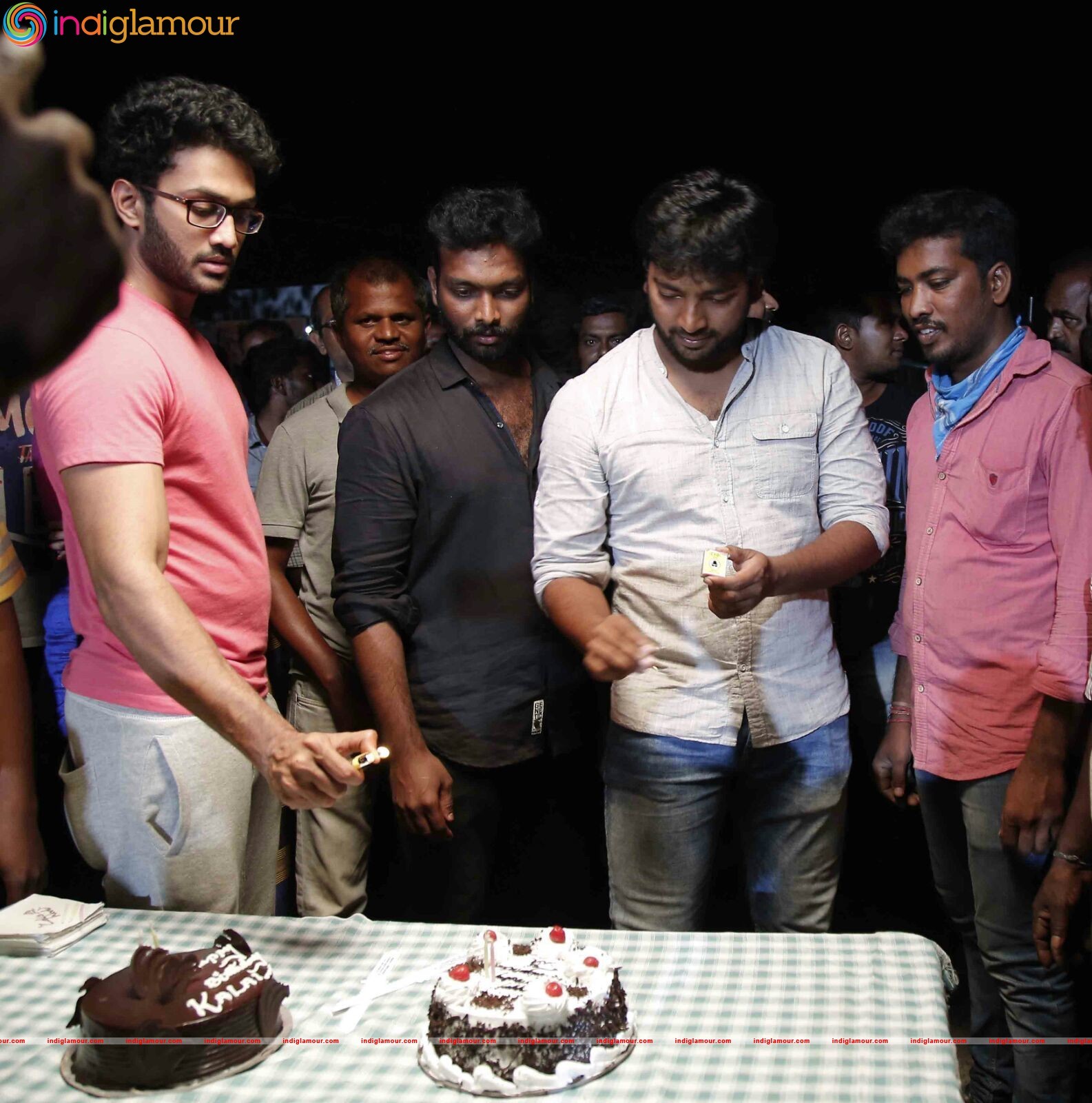 Actor Kalaiarasan Birthday Celebration With Pattinapakkam Team at Shooting Spot Photos Event hd photo