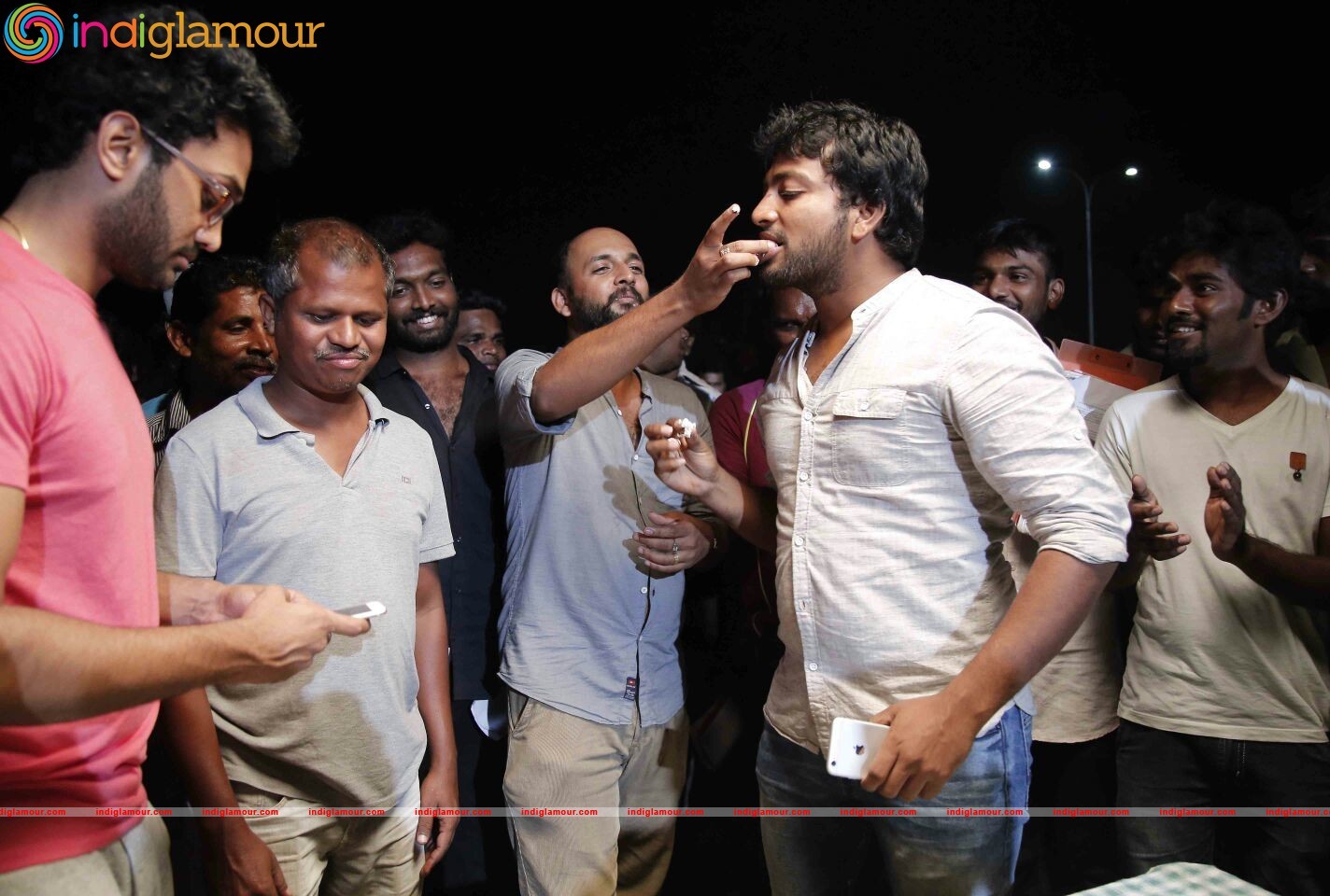 Actor Kalaiarasan Birthday Celebration With Pattinapakkam Team at Shooting Spot Photos Event hd photo