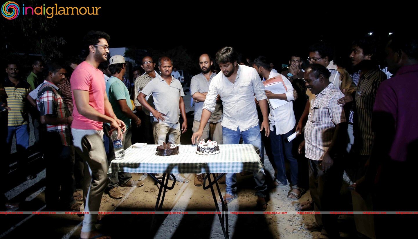 Actor Kalaiarasan Birthday Celebration With Pattinapakkam Team at Shooting Spot Photos Event hd photo