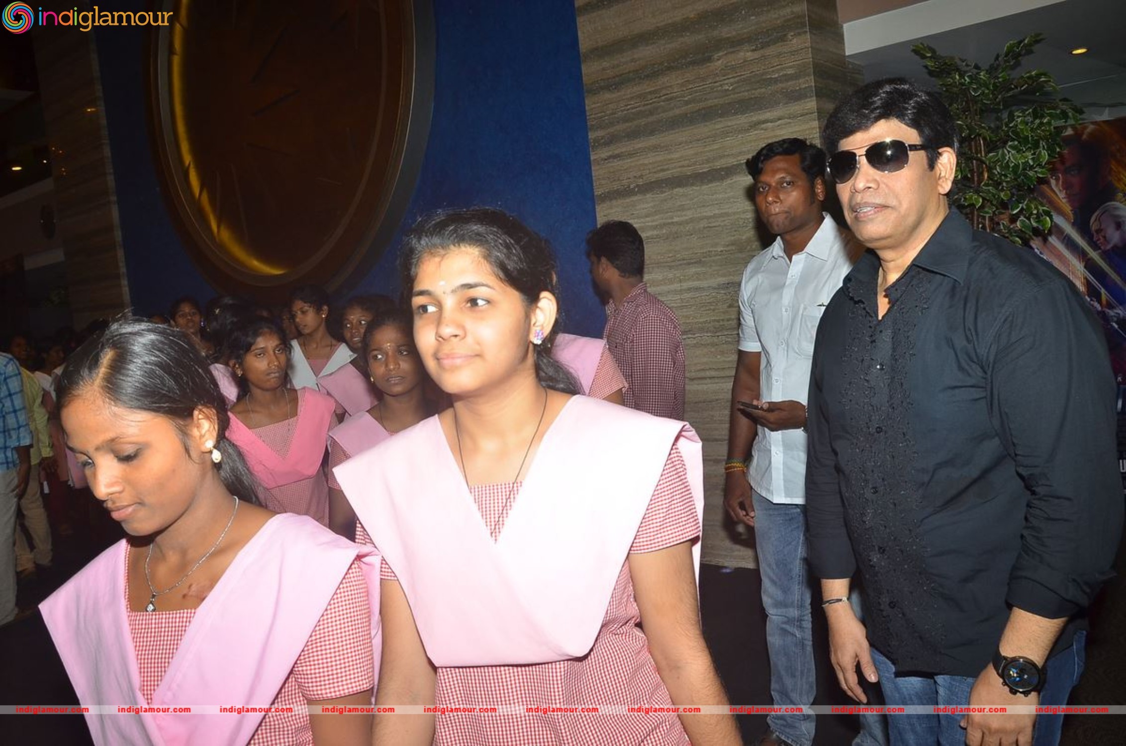 Anandaraj Arranges Dhilluku Dhuddu Special Show for Children Event hd photo