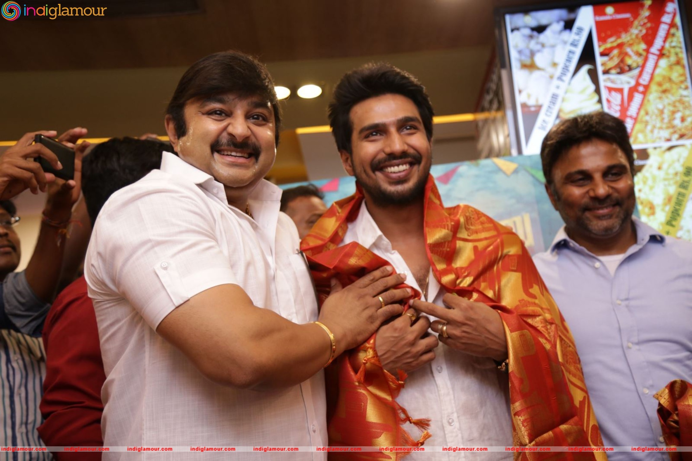 Kamala Cinemas Felicitating Velaina Vanthuta Vellaikaran Team Event hd photo