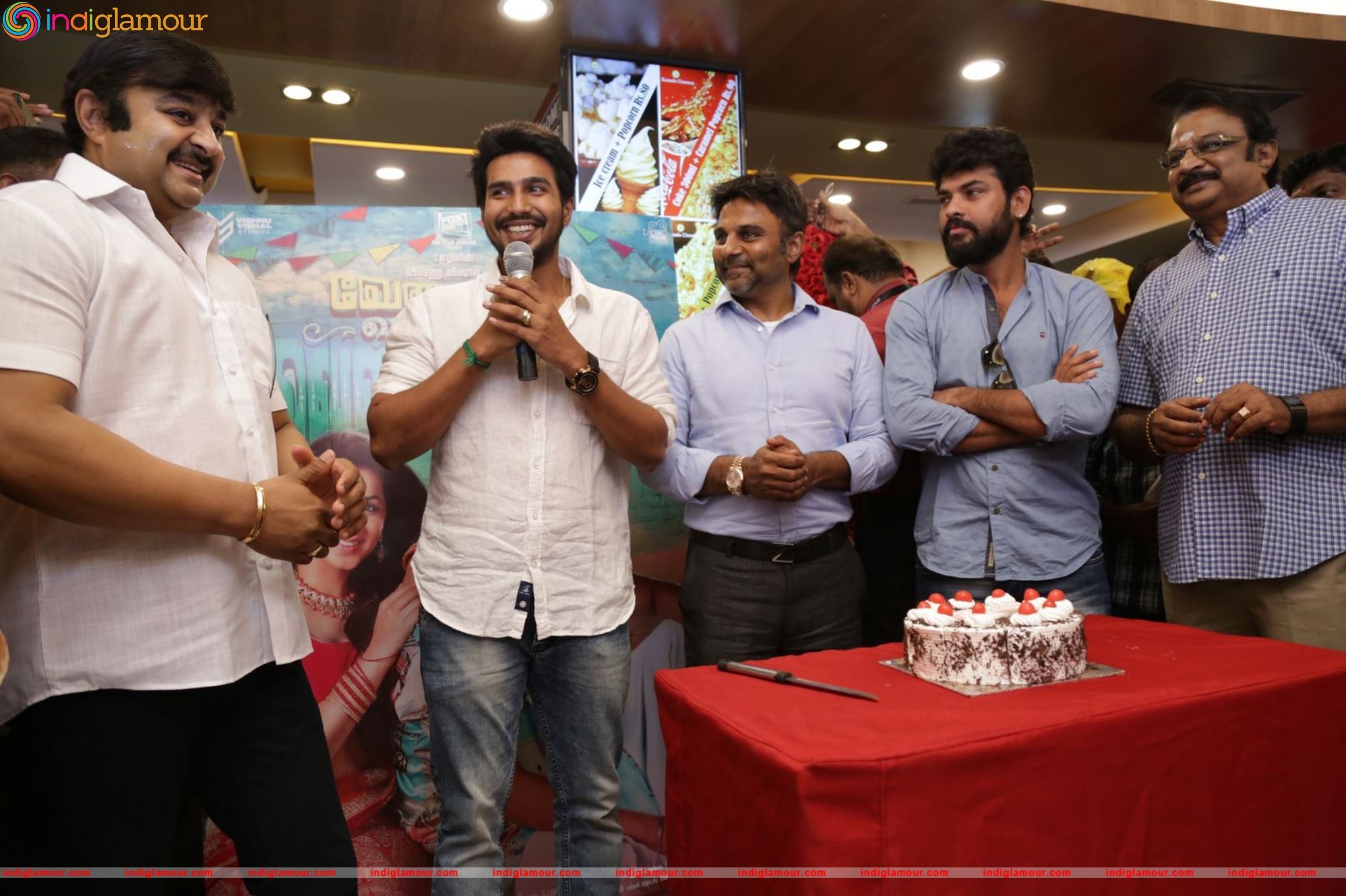 Kamala Cinemas Felicitating Velaina Vanthuta Vellaikaran Team Event hd photo
