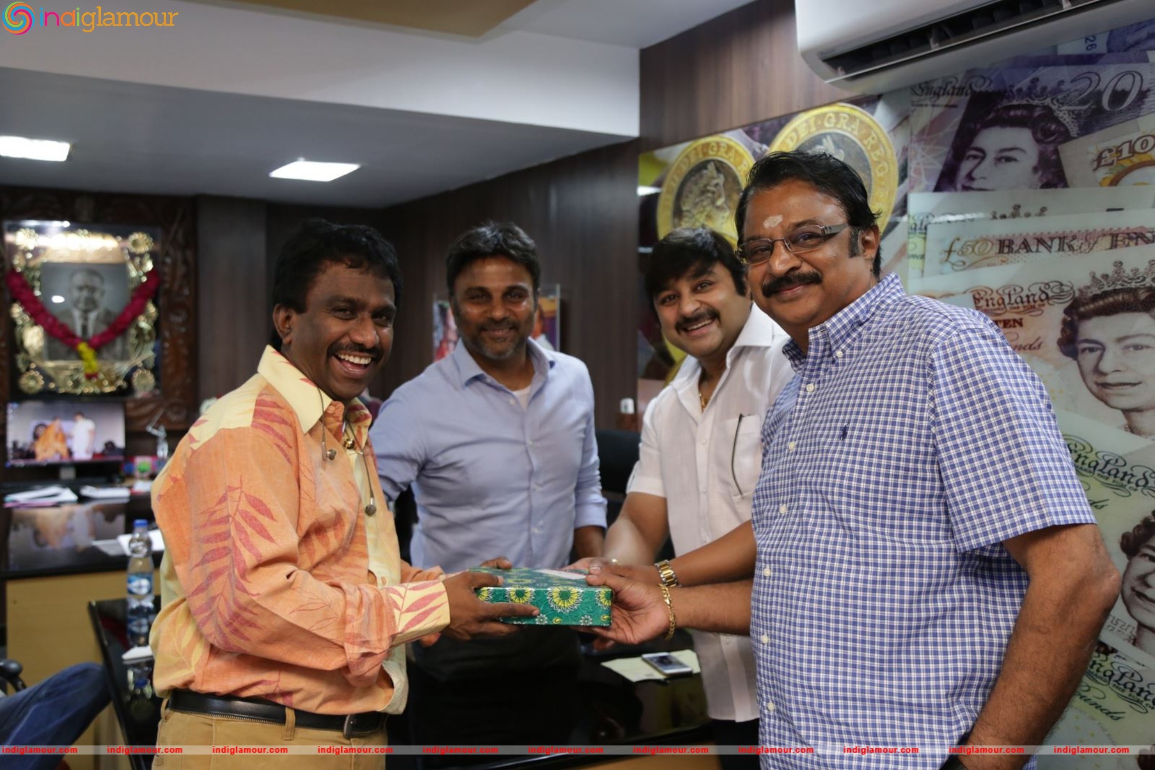 Kamala Cinemas Felicitating Velaina Vanthuta Vellaikaran Team Event hd photo