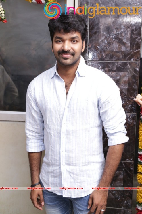 Enakku Vaaitha Adimaigal Pooja Stills Event hd photo