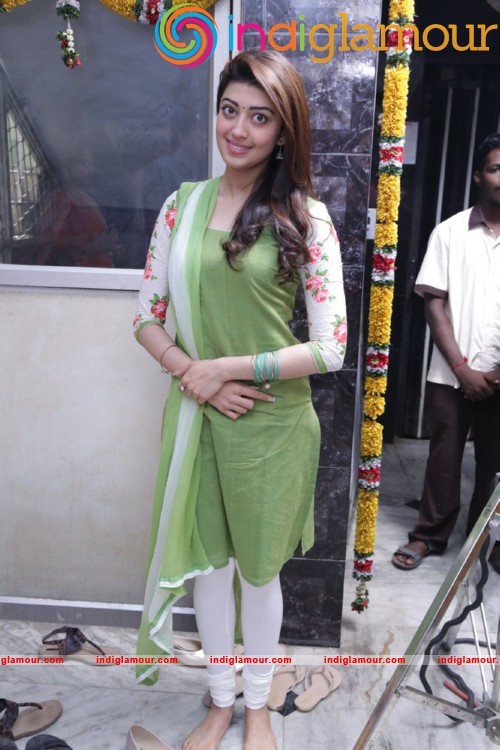 Enakku Vaaitha Adimaigal Pooja Stills Event hd photo