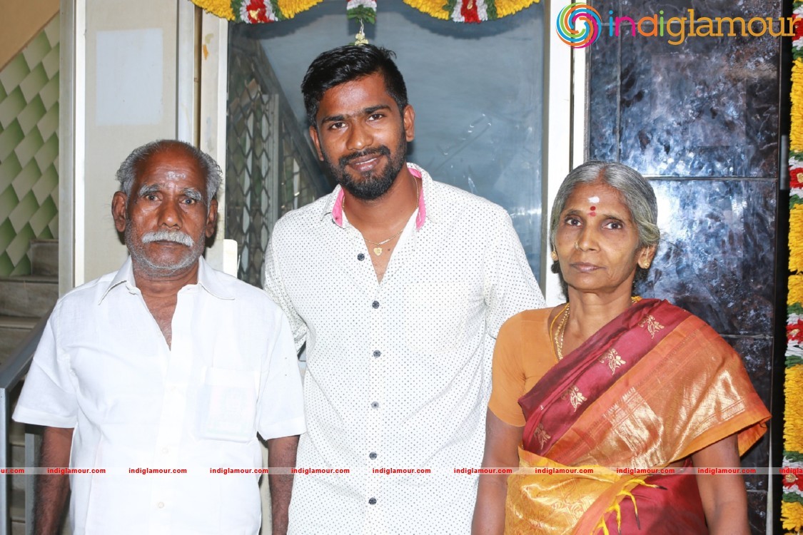 Enakku Vaaitha Adimaigal Pooja Stills Event hd photo