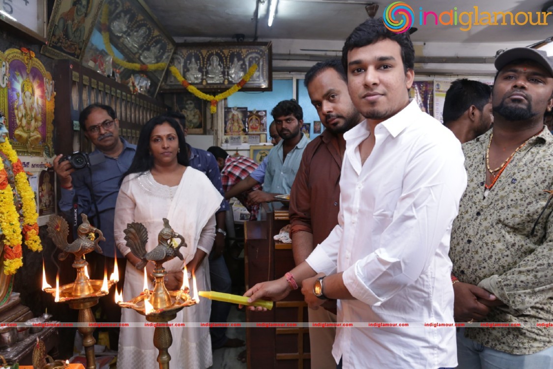 Enakku Vaaitha Adimaigal Pooja Stills Event hd photo
