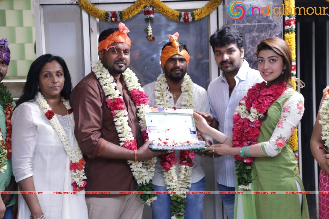 Enakku Vaaitha Adimaigal Pooja Stills Event hd photo
