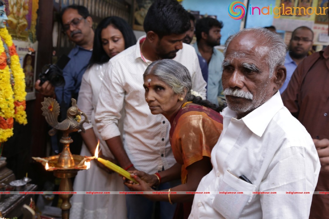 Enakku Vaaitha Adimaigal Pooja Stills Event hd photo