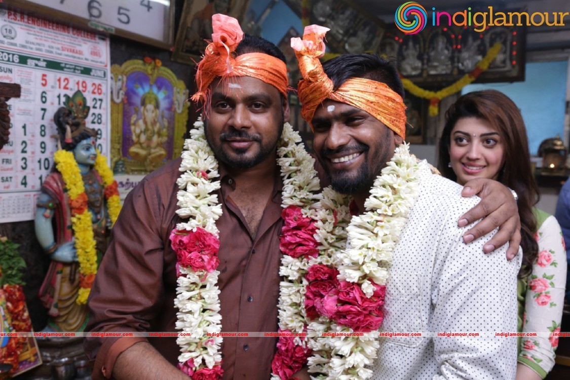 Enakku Vaaitha Adimaigal Pooja Stills Event hd photo