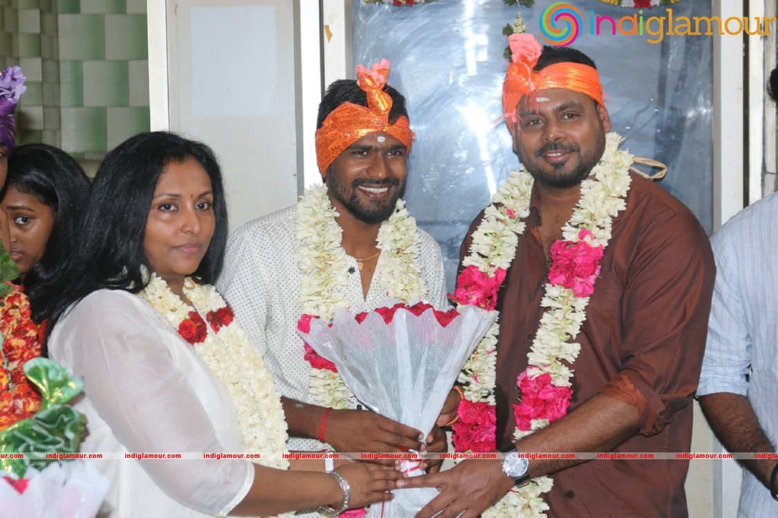 Enakku Vaaitha Adimaigal Pooja Stills Event hd photo