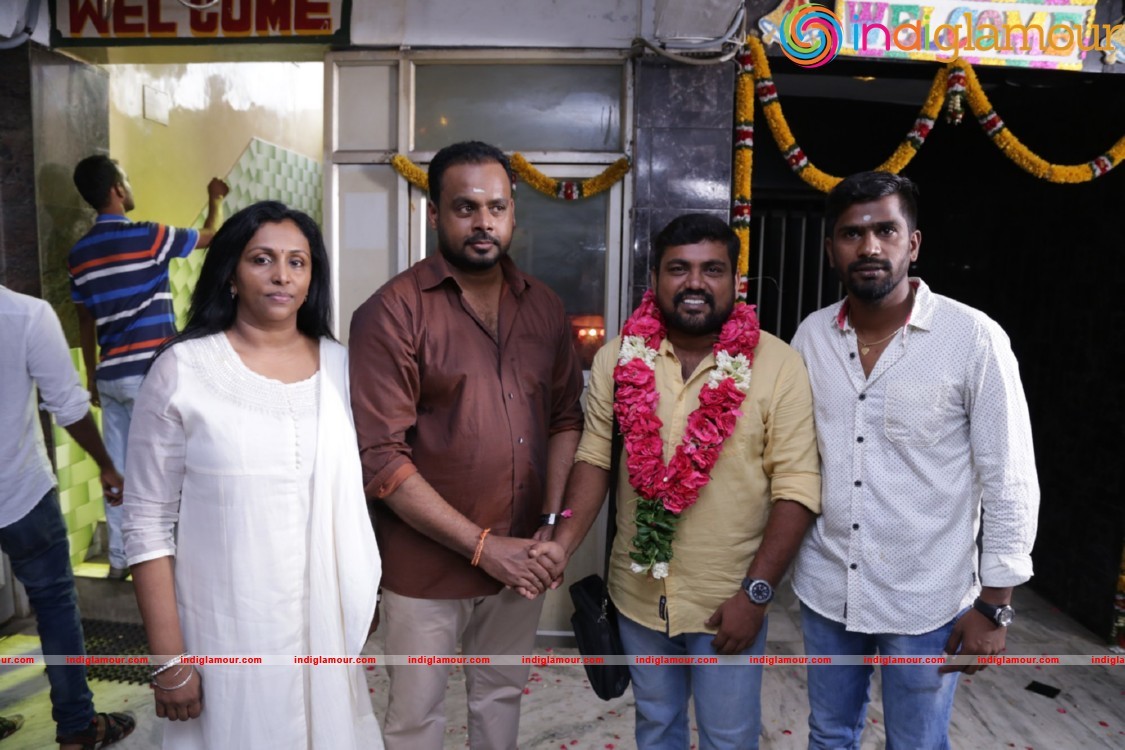 Enakku Vaaitha Adimaigal Pooja Stills Event hd photo