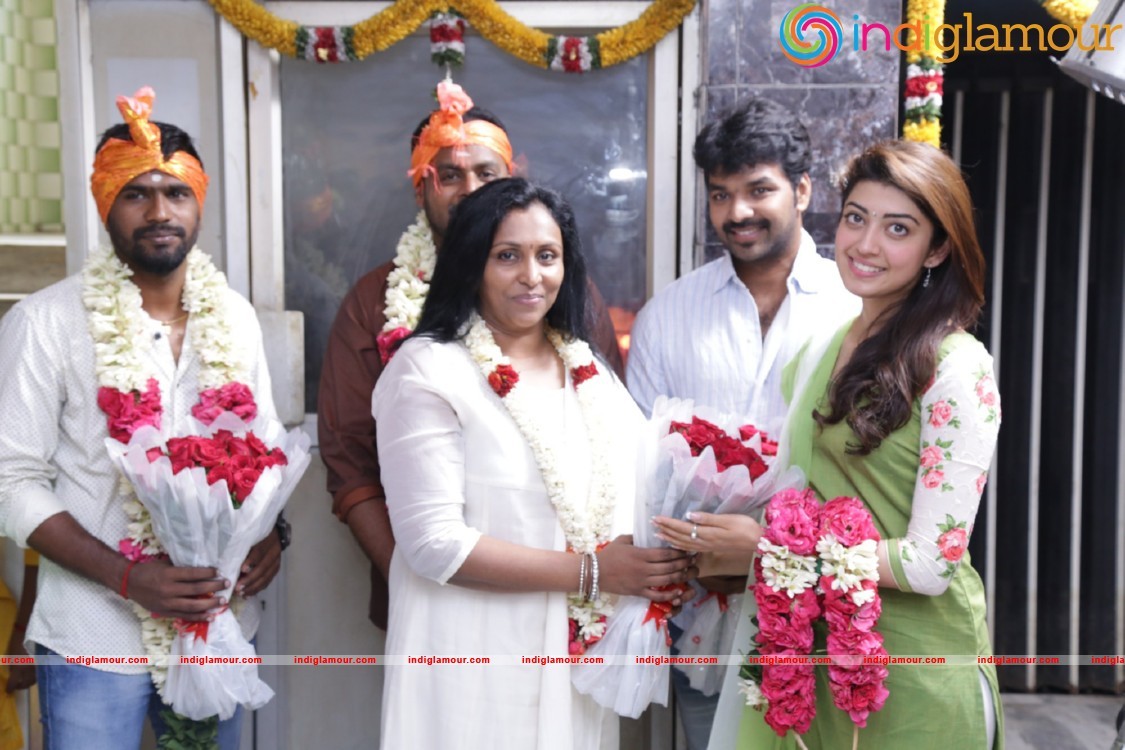 Enakku Vaaitha Adimaigal Pooja Stills Event hd photo
