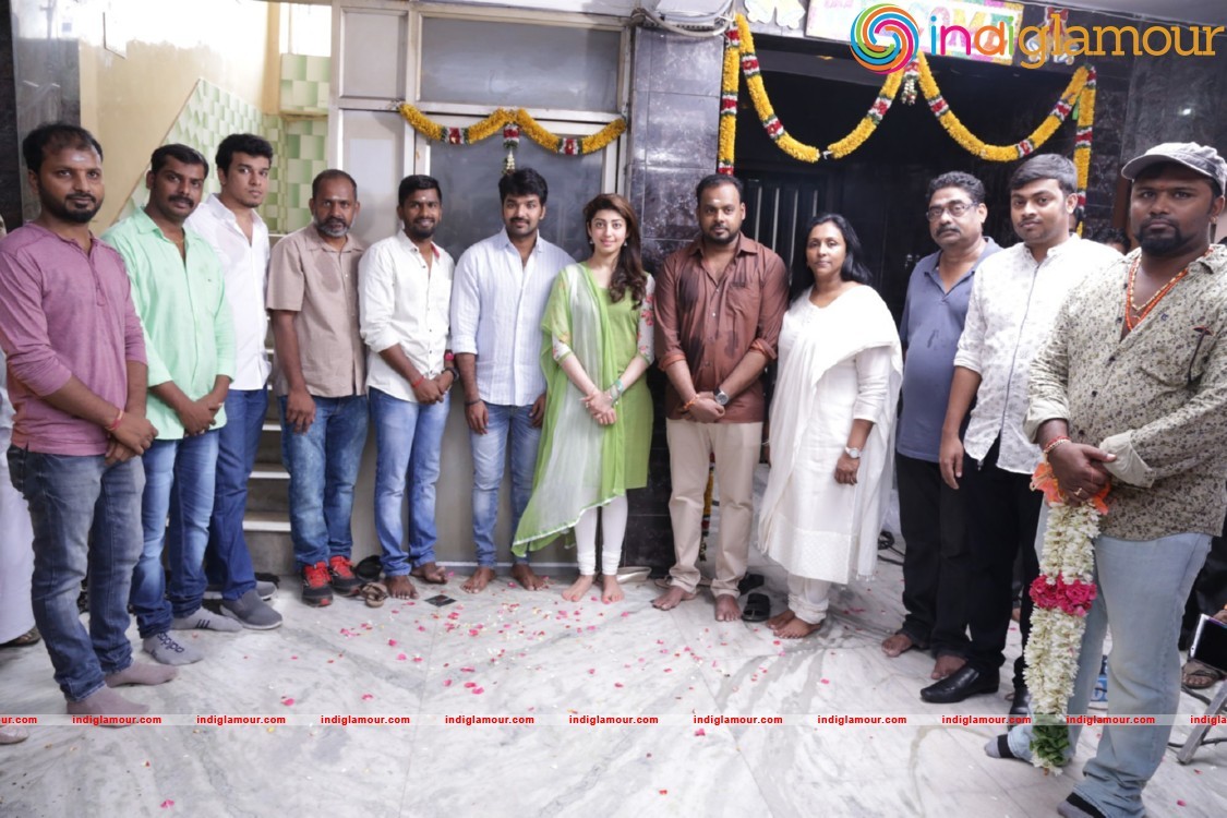 Enakku Vaaitha Adimaigal Pooja Stills Event hd photo