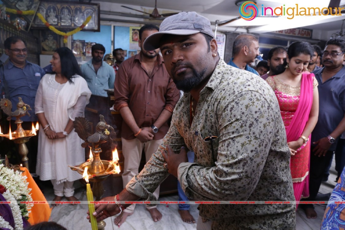 Enakku Vaaitha Adimaigal Pooja Stills Event hd photo