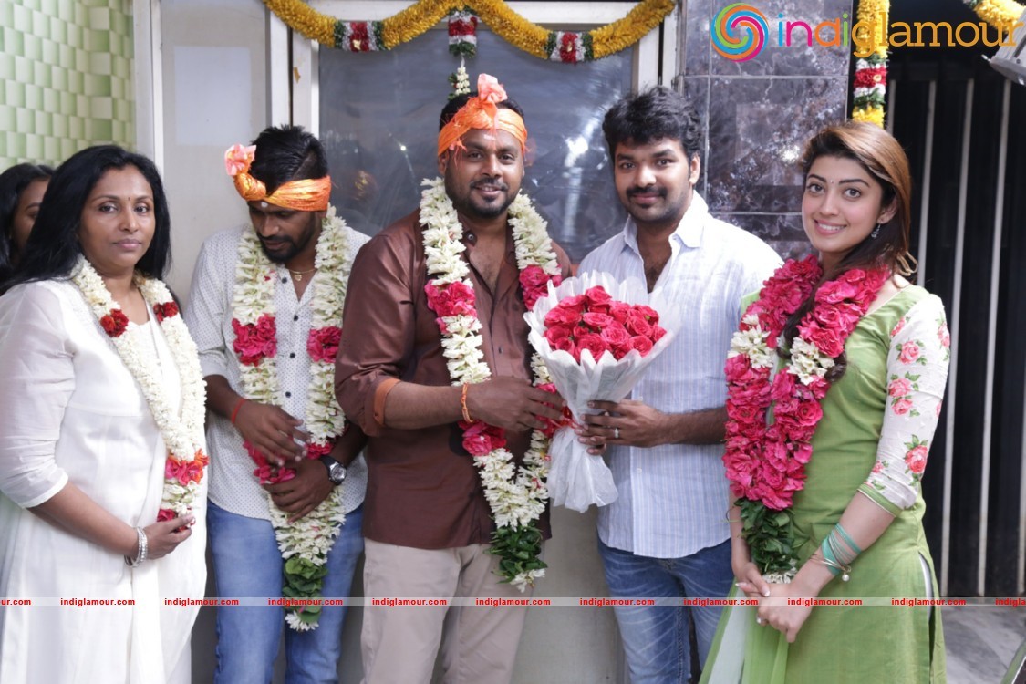 Enakku Vaaitha Adimaigal Pooja Stills Event hd photo