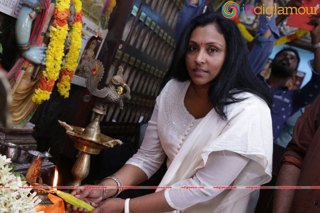 Enakku Vaaitha Adimaigal Pooja Stills Event hd photo