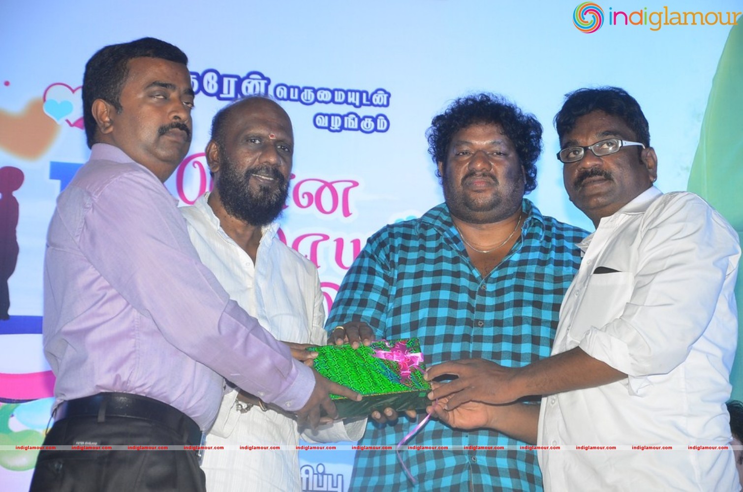 Nee Enna Maayam Seithai Audio Launch Event hd photo