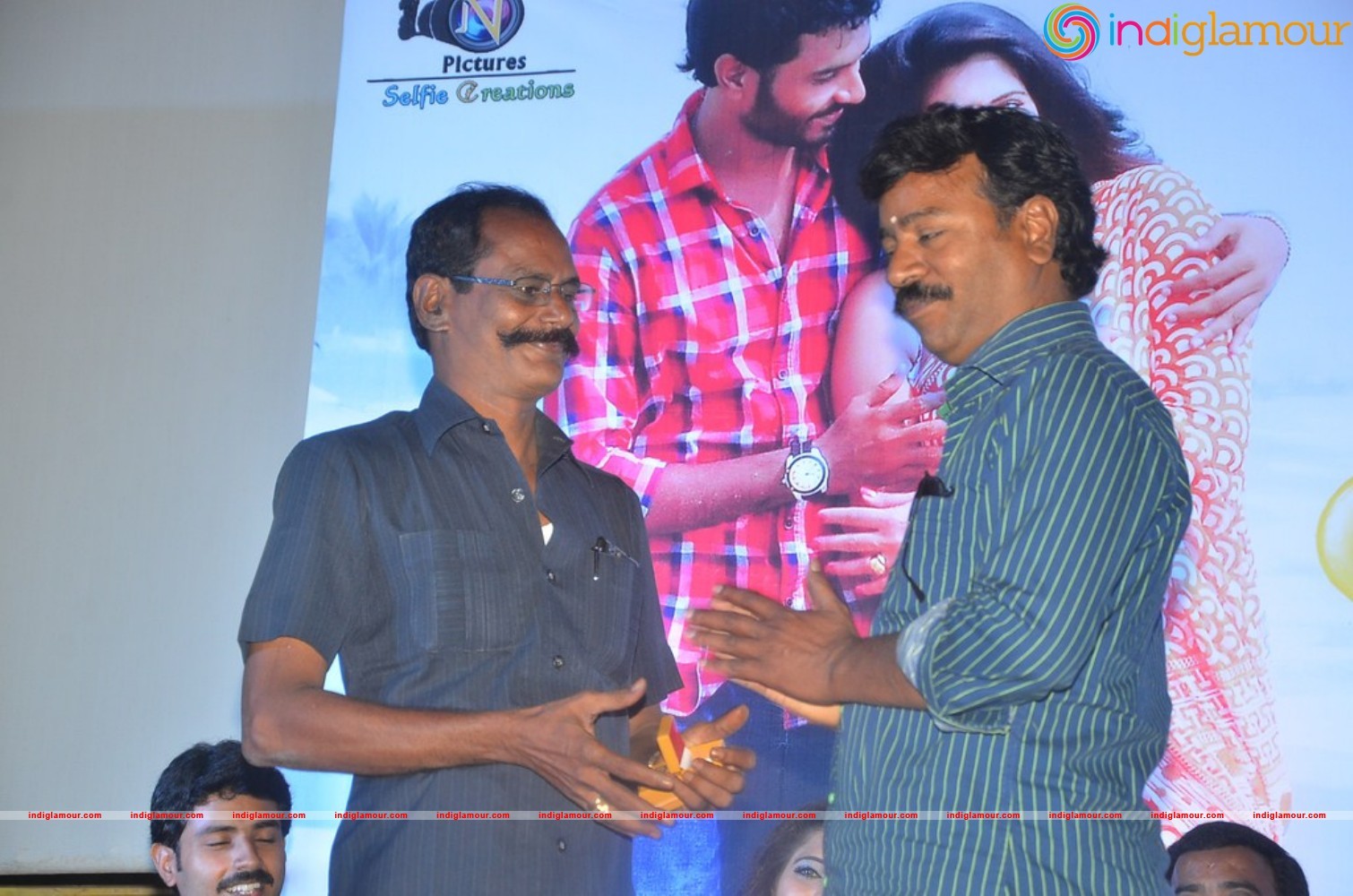 Nee Enna Maayam Seithai Audio Launch Event hd photo