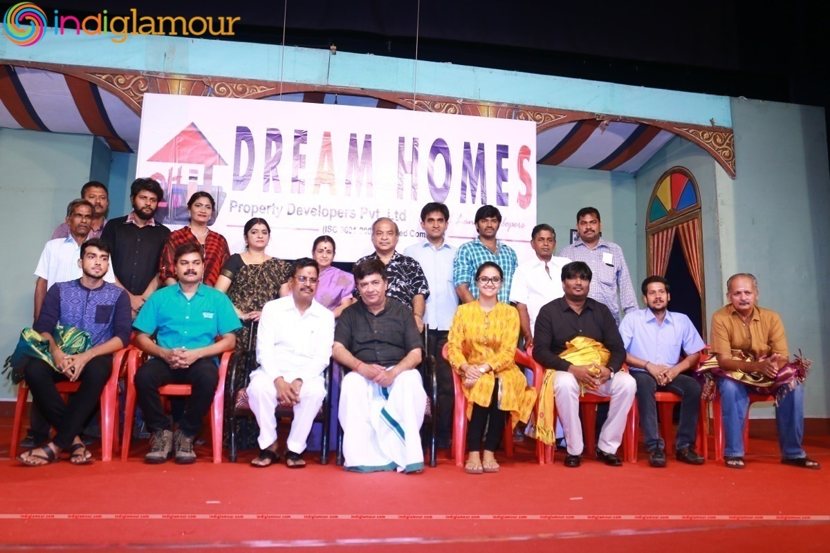 65th successful Stage Show of YG Mahendran's Soppana Vazhvil Event hd photo