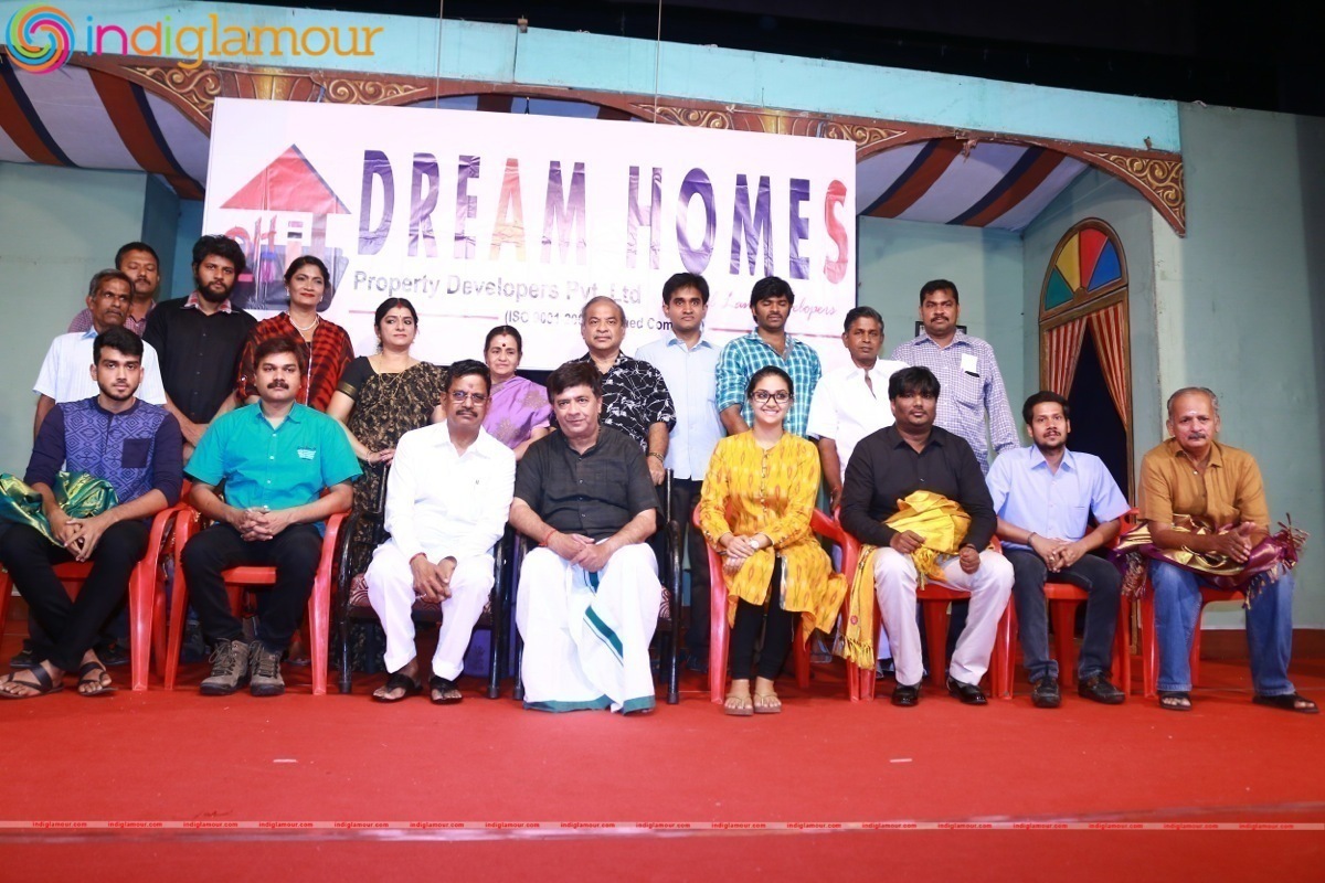 65th successful Stage Show of YG Mahendran's Soppana Vazhvil Event hd photo