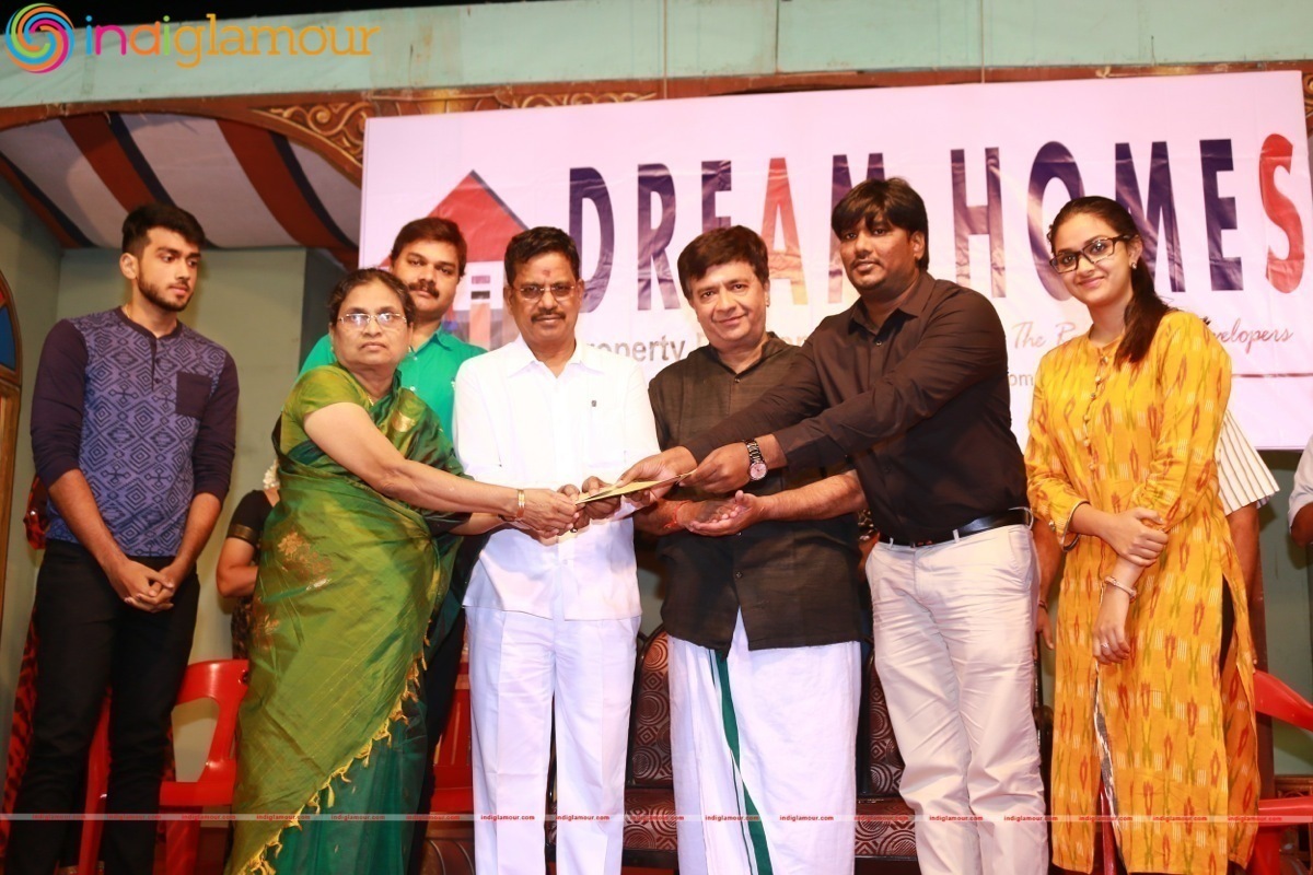 65th successful Stage Show of YG Mahendran's Soppana Vazhvil Event hd photo