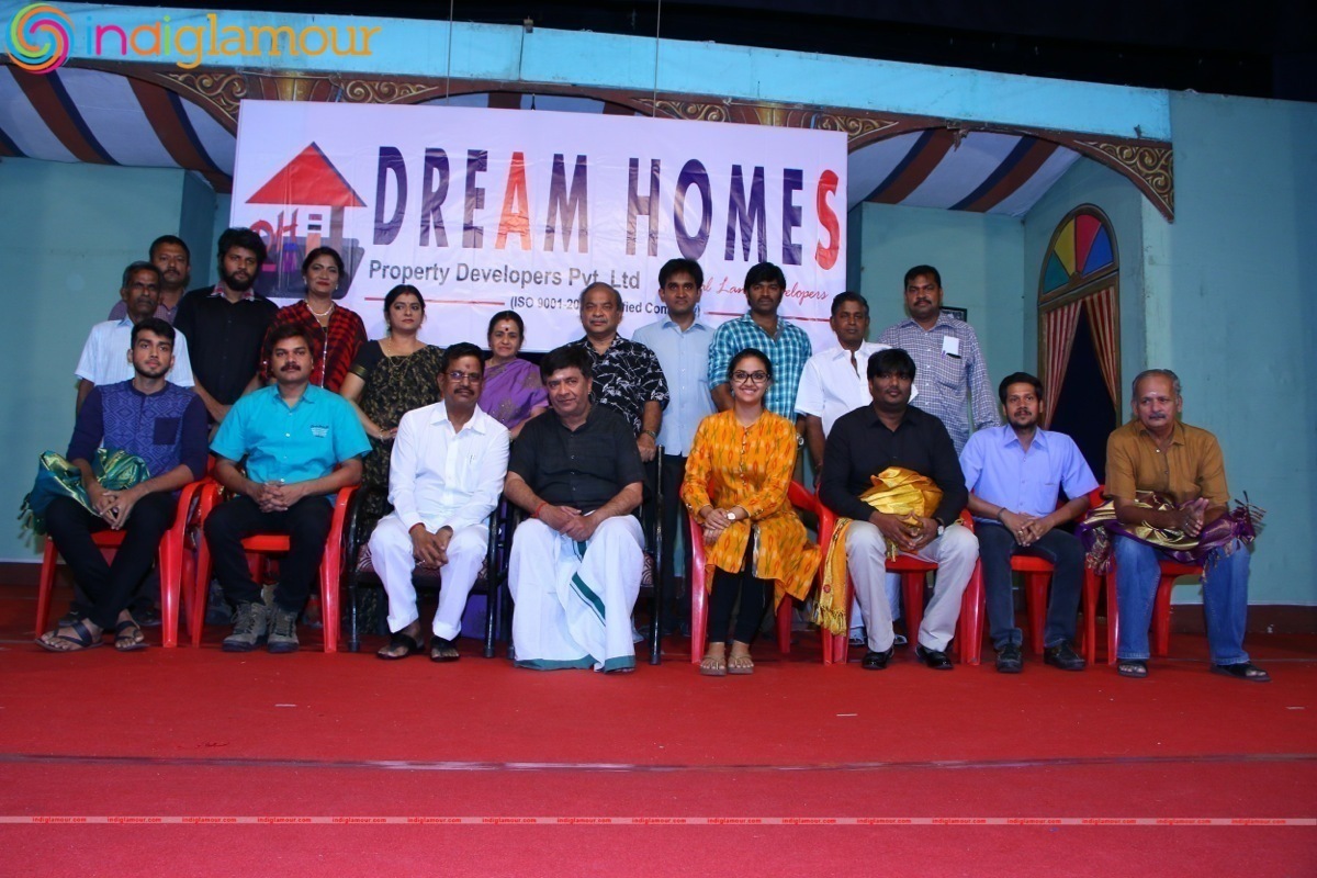 65th successful Stage Show of YG Mahendran's Soppana Vazhvil Event hd photo