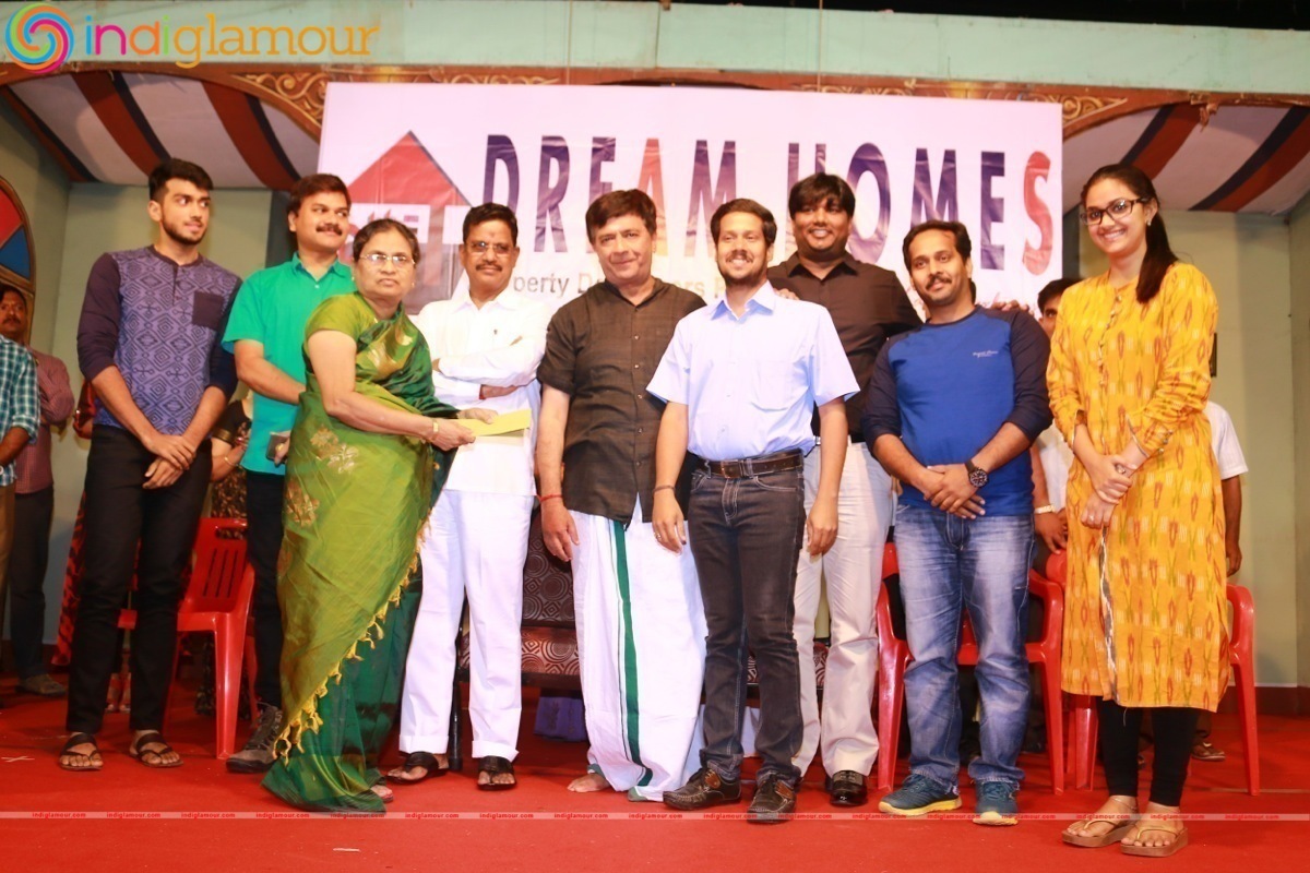 65th successful Stage Show of YG Mahendran's Soppana Vazhvil Event hd photo