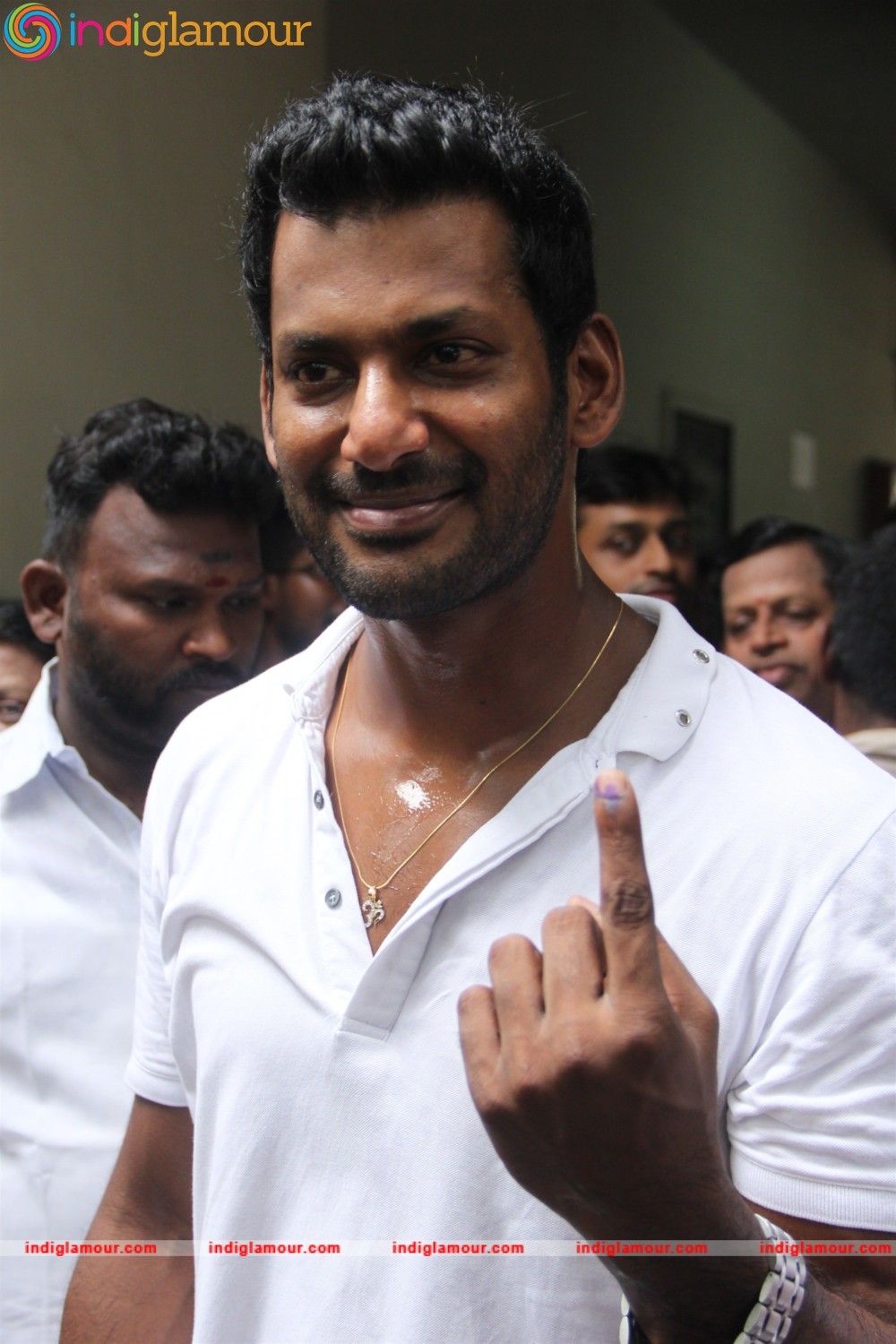 Kollywood Celebrities Vote at Anna Nagar Valliammal School Event hd photo