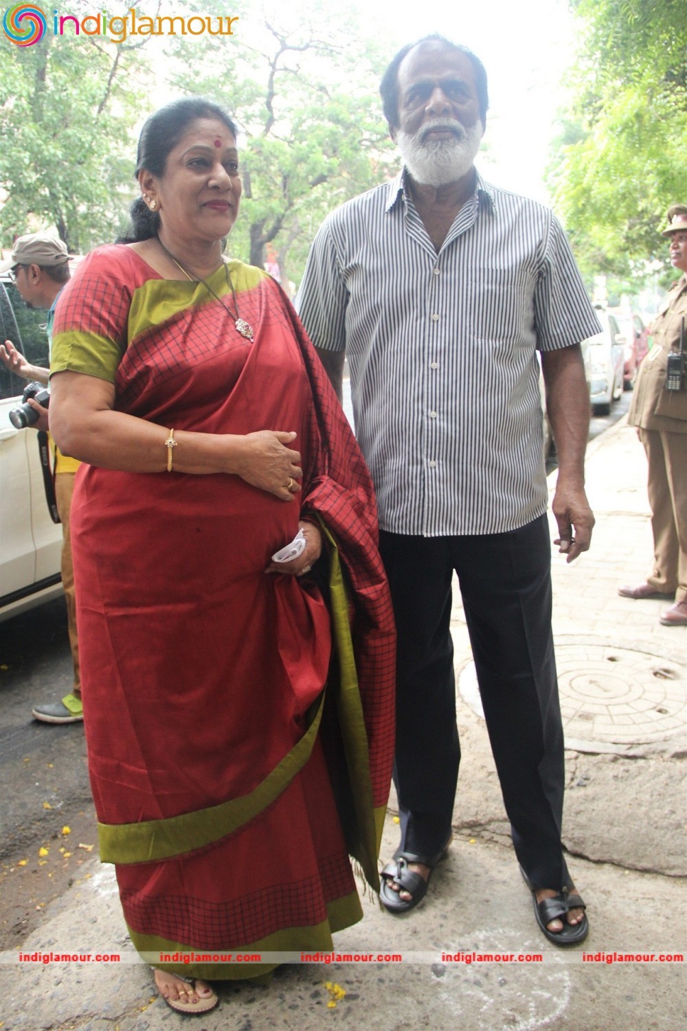Kollywood Celebrities Vote at Anna Nagar Valliammal School Event hd photo