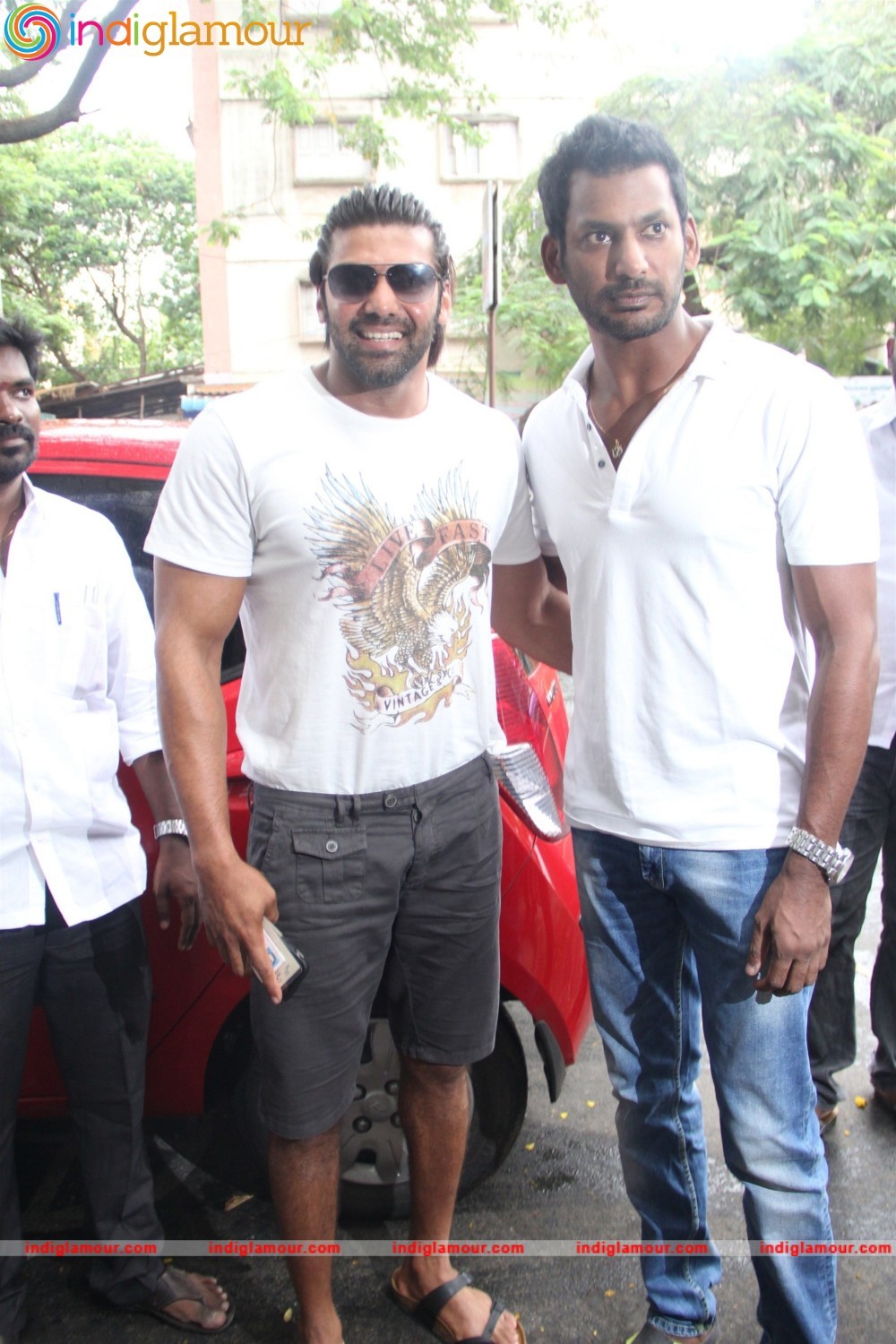 Kollywood Celebrities Vote at Anna Nagar Valliammal School Event hd photo