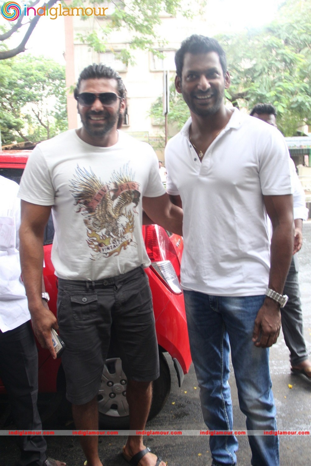 Kollywood Celebrities Vote at Anna Nagar Valliammal School Event hd photo