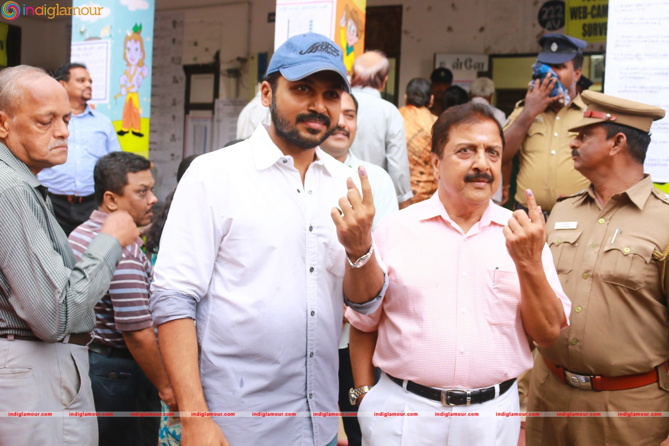 Kollywood Celebrities Vote at Anna Nagar Valliammal School Event hd photo