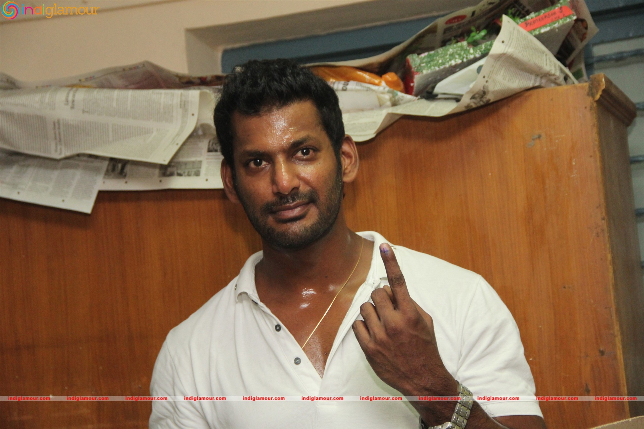 Kollywood Celebrities Vote at Anna Nagar Valliammal School Event hd photo