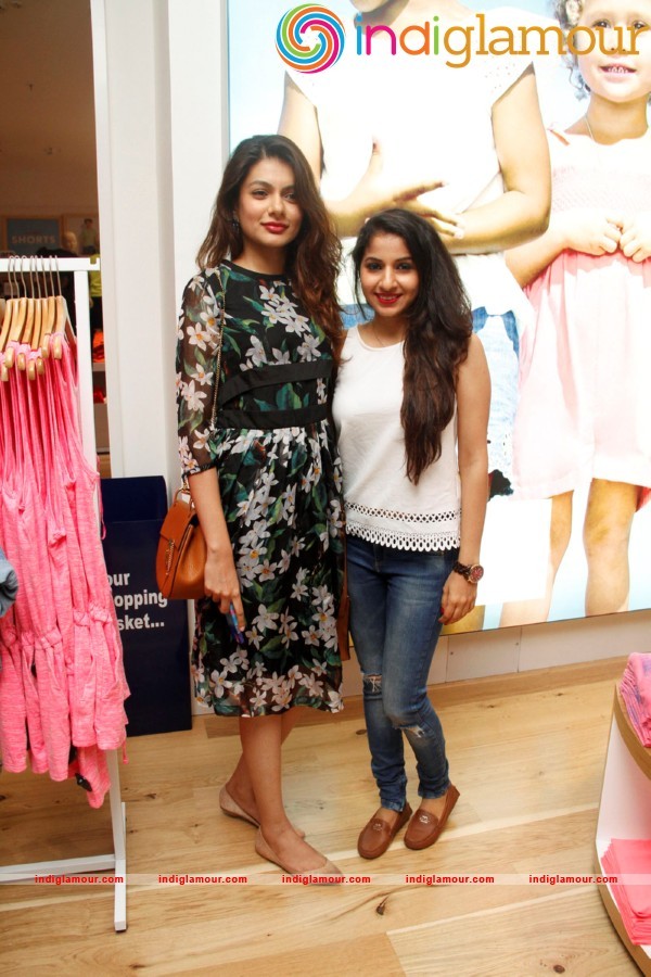 Kajal Aggarwal opens Gaps doors at Phoenix Market City Event hd photo