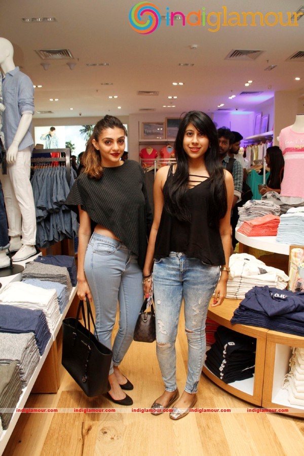 Kajal Aggarwal opens Gaps doors at Phoenix Market City Event hd photo