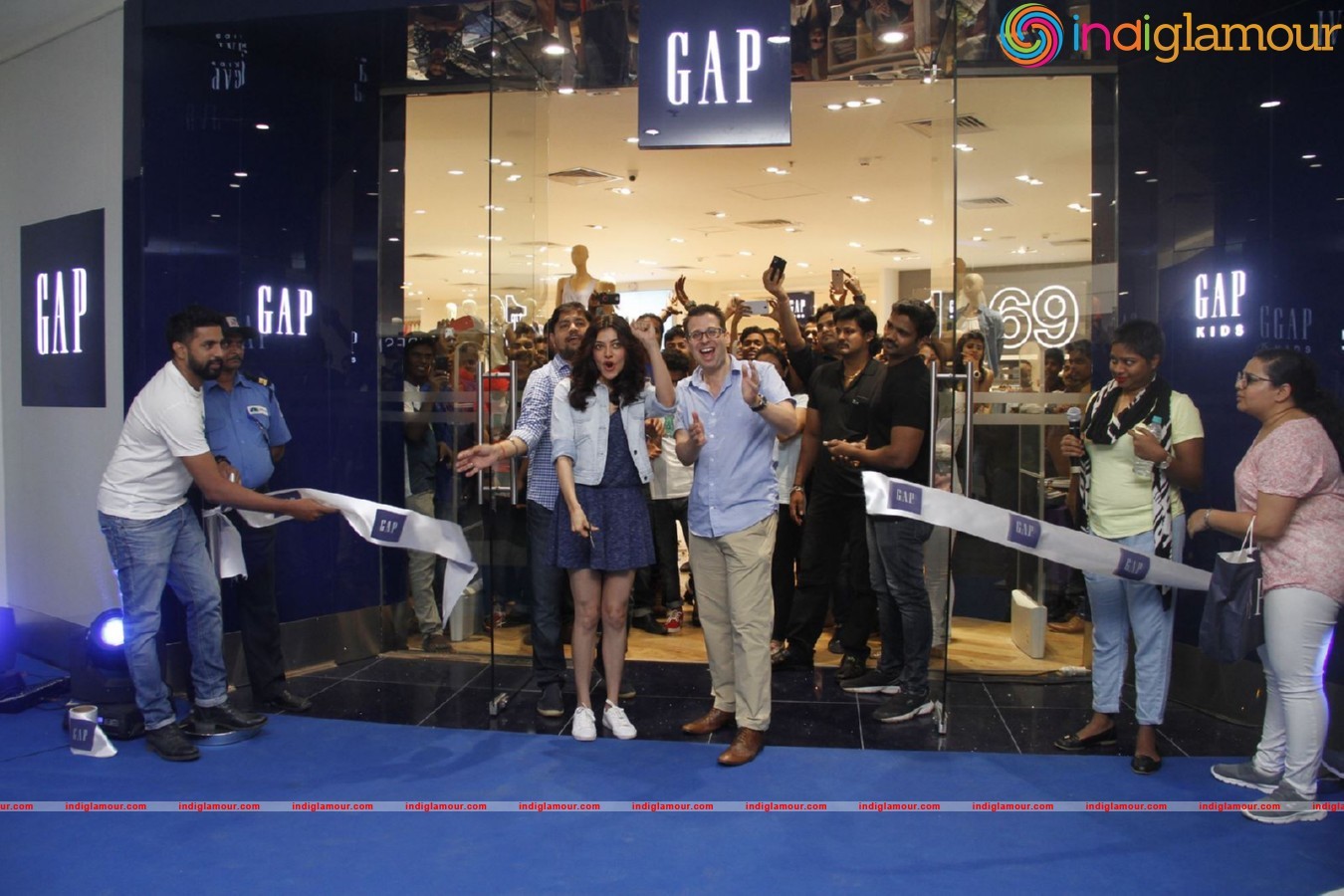 Kajal Aggarwal opens Gaps doors at Phoenix Market City Event hd photo