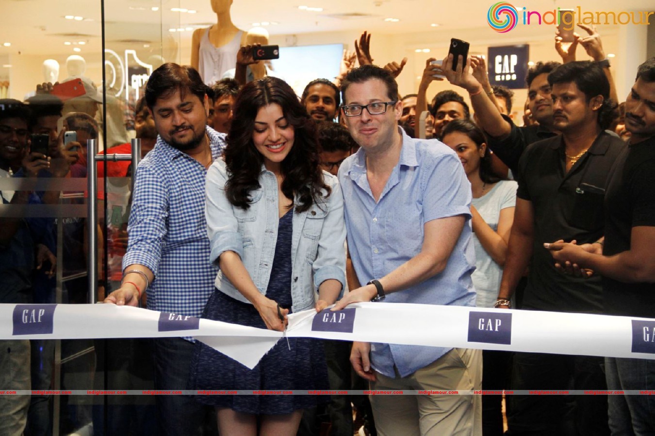 Kajal Aggarwal opens Gaps doors at Phoenix Market City Event hd photo