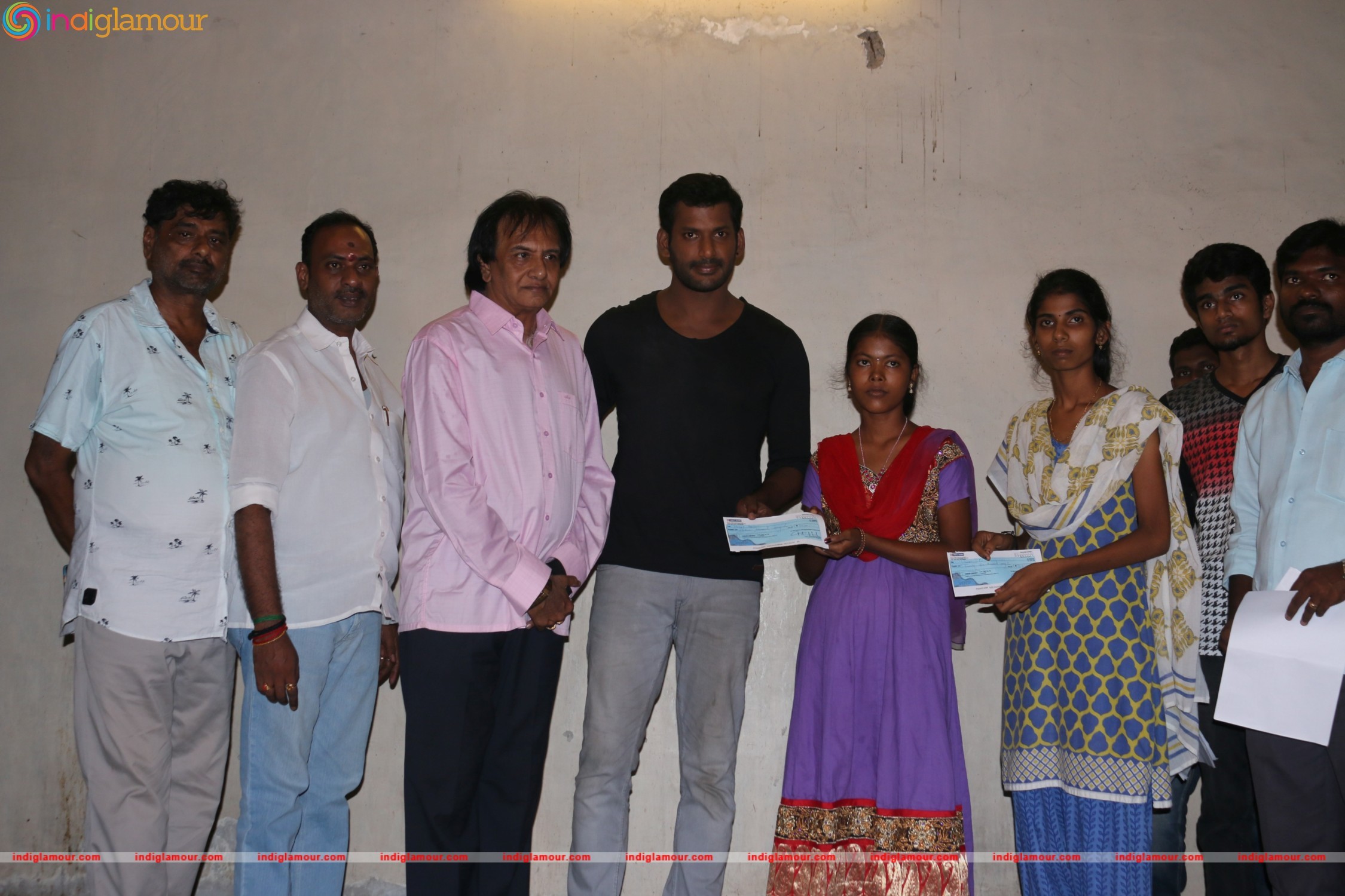 Actor Vishal Helps 10 Poor Students by Paying College Fees Event hd photo