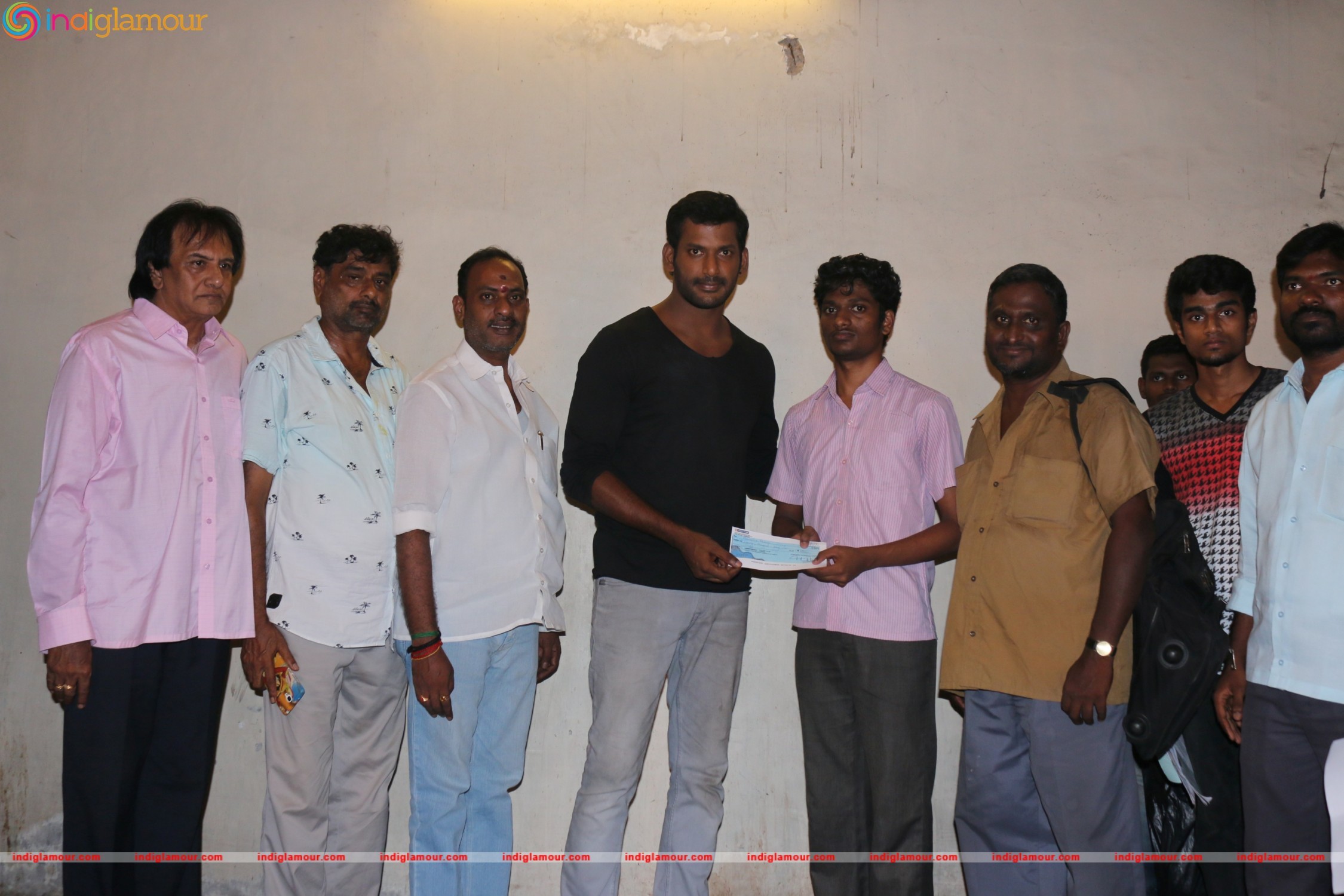 Actor Vishal Helps 10 Poor Students by Paying College Fees Event hd photo