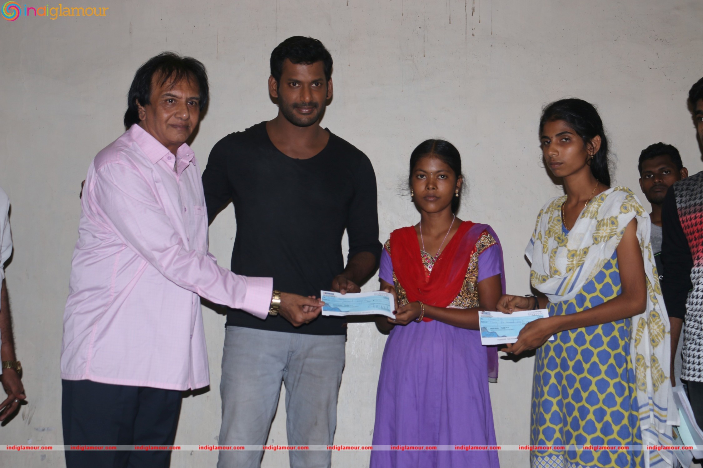 Actor Vishal Helps 10 Poor Students by Paying College Fees Event hd photo